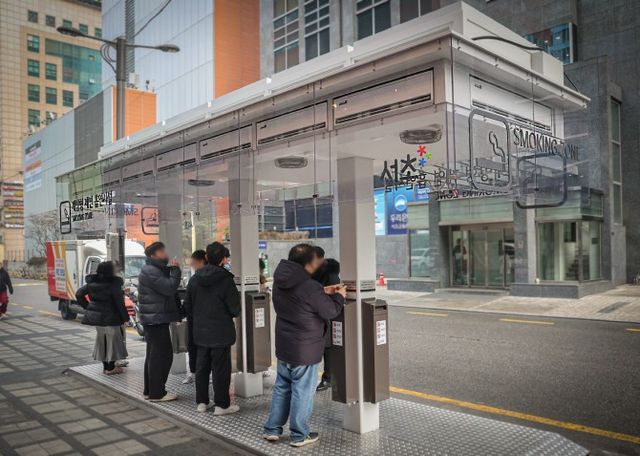 서초구 개방형 제연 흡연시설 설치./사진제공=서초