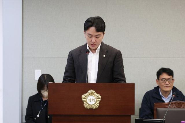 노성철 동작구의회 의원이 발언을 하는 모습./사진제공=동작구의회