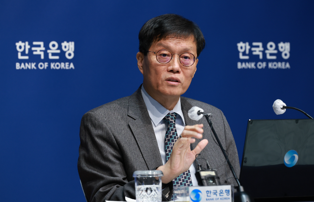 이창용 한국은행 총재가 27일 서울 한은에서 열린 통화정책방향 관련 총재 기자간담회에서 발언하고 있다. / 사진제공= 한국은행(2025.11.27)