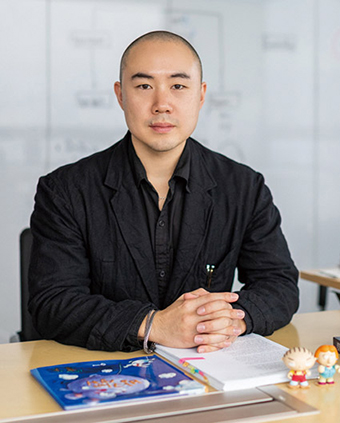 △1985년생 / 미시건대 산업공학과 / 중앙대학교 의약식품대학원 석사 / 삼정KPMG 근무 / 보령제약 전략기획팀, 인사팀, 생산관리팀장/보령제약 상무 / 보령홀딩스 경영총괄 / 보령홀딩스 대표이사 / 보령 사장 / 보령 대표이사 사장