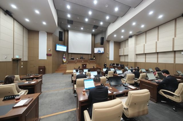 권영숙 마포구의회 부의장이 본회의를 주재하는 모습./사진제공=마포구의회