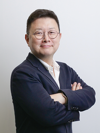 △ 1969년생 / 연세대학교 사학과 학사, 고려대학교 대학원 경제학 석사, 명지대학교 대학원 경영학 박사 / 1993.12-1996.05 한국금융연구원 거시동향팀 연구원 / 2007.09-2012.12 국민은행 자본시장본부 팀장 /2 012.12-2015.12 국민연금 기금운용본부 투자운용팀 팀장 / 2016.02-2019.04 키움증권 리서치 팀장 / 2021.10-현재 프리즘투자자문 대표