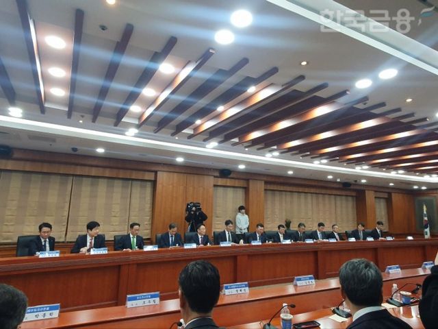 이복현 금융감독원장은 10일 오전 여의도 금융투자협회에서 금투협회장 및 23개 자산운용사 CEO와 간담회를 개최했다. / 사진= 한국금융신문(2025.04.10)