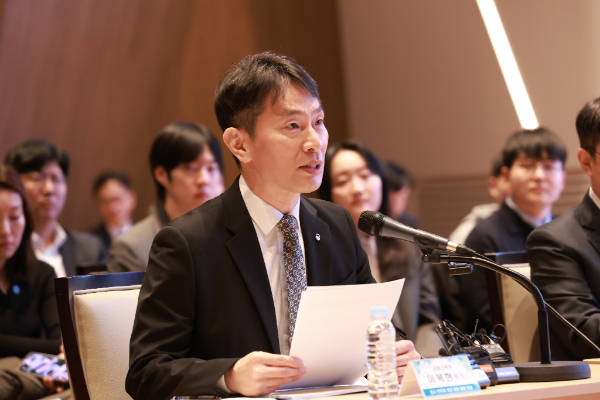 이복현 금융감독원장이 20일 서울 여의도 한국거래소에서 한국거래소, 금융투자협회, 넥스트레이드와 공동으로 개최한 '증시 인프라 개선 열린 토론'에서 모두발언을 하고 있다. / 사진제공= 금융감독원(2025.02.20)