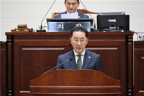 김형원 용산구의회 의원이 구정질문을 펼치는 모습./사진제공=김형원 의원실