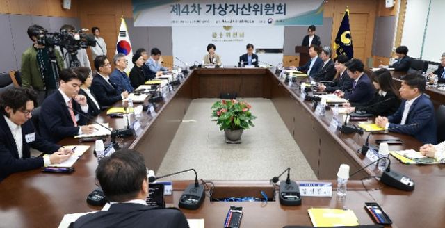 김소영 금융위원회 부위원장이 1일 오전 정부서울청사에서 개최한 제4차 가상자산위원회에 관계부처·기관 및 민간위원들과 참석했다. / 사진제공= 금융위원회(2025.05.01)