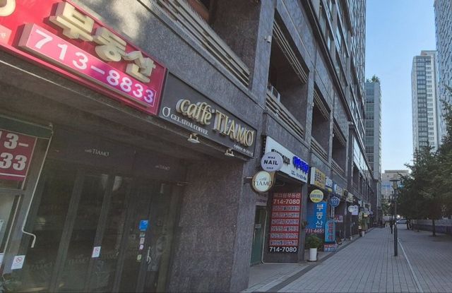 공덕역 7번 출구 인근 부동산 밀집 거리 전경. / 사진=한상현 기자