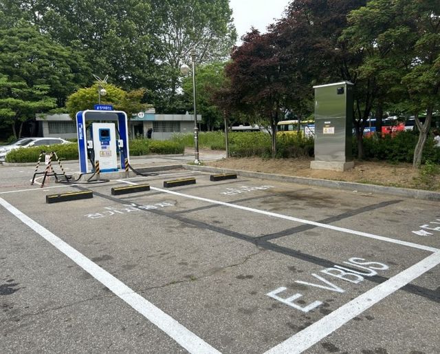 동작주차공원 마을버스 전기충전소. / 사진제공=동작구