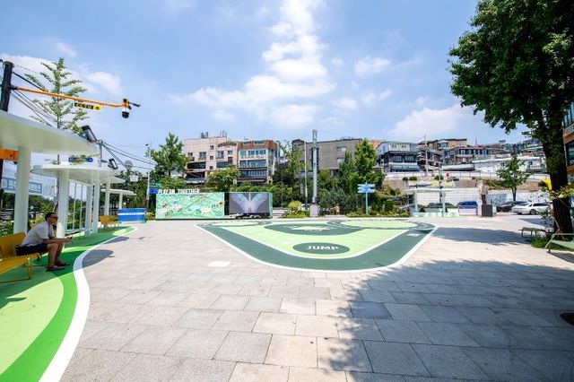 이태원 관광특구 녹사평광장 경관디자인 조성 완료./사진제공=용산구