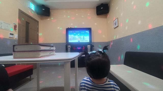 용산 제주유스호스텔 내 노래방./사진 = 주현태 기자