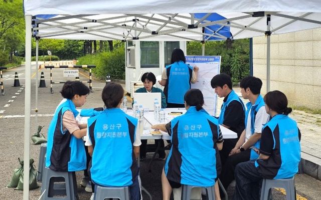 용산구가 국립중앙박물관에서 ‘2025년 을지연습’과 연계한 통합지원본부 가동 훈련을 실시하고 있다./사진제공=용산구