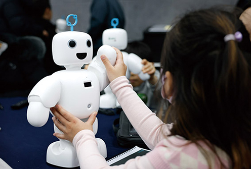 ▲ 송파구 AI 로봇 파이보. 사진 = 송파구