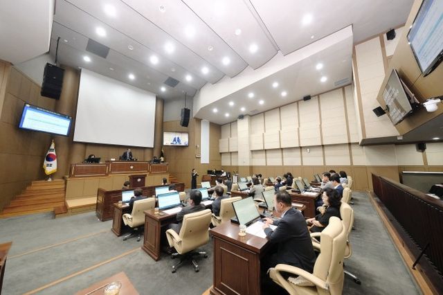 백남환 마포구의회 의장이 제278회 임시회 본회의를 주재하는 모습./사진제공=마포구의회