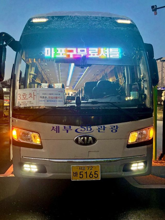 서울 시내버스 파업 비상 수송을 위해 투입된 ‘마포구 무료 셔틀버스’./사진제공=마포구