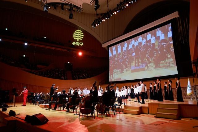 송파구, 단체 공연이 진행되는 모습./사진제공=송파구