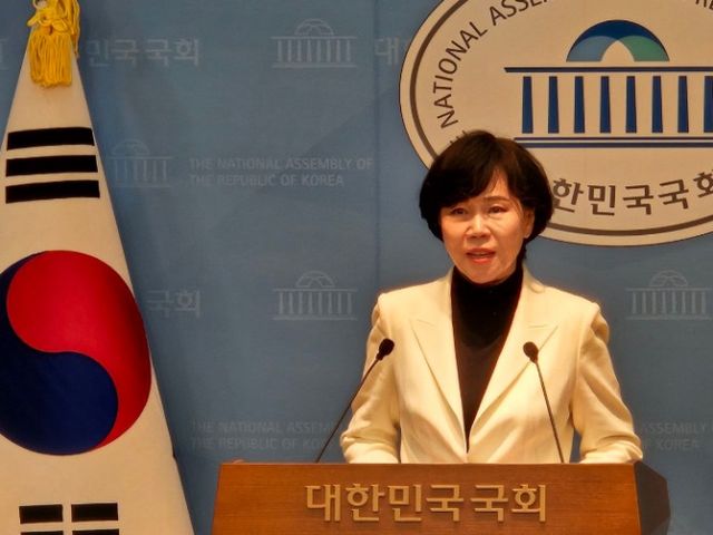 전현희 더불어민주당 국회의원이 23일 오후 1시 20분 국회 소통관에서 기자회견을 열고 공약을 발표하고 있다. /사진제공=전현희 의원실