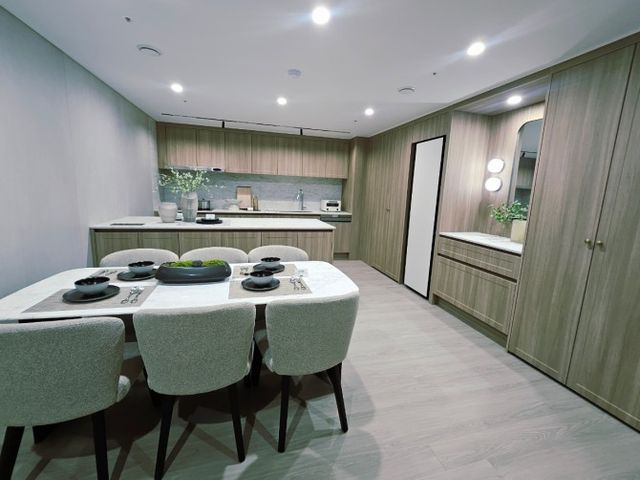 'e편한세상 부천 어반스퀘어' 견본주택 내부에 마련된 독립 주방 유니트. 유상 옵션이나 동선 등 미리 확인할 수 있다./한국금융신문 조범형 기자