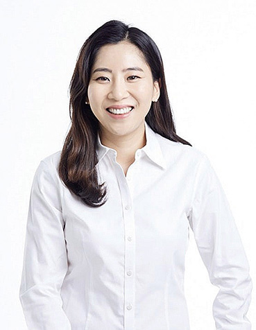 △1983년 / 2007년 미국 웰즐리대 정치학과 졸업 / 2007년 골드만삭스 홍콩지사 / 2010년 맥킨지앤드컴퍼니 홍콩지사 / 2012년 싱가포르 국영 투자회사 테마섹홀딩스 / 2013년 베인앤드컴퍼니 한국지사/ 2015년 ㈜컬리(옛 더파머스) 설립