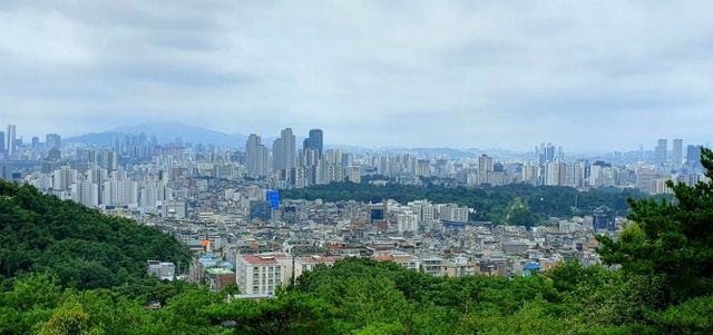 아차산에서 바라본 서울 도심../사진=주현태 기자
