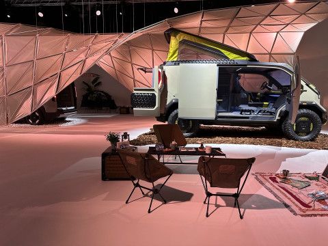 ‘2025 밀라노 디자인 위크’에서 기아와 협업 전시한 헬리녹스 제품(제공=기아)