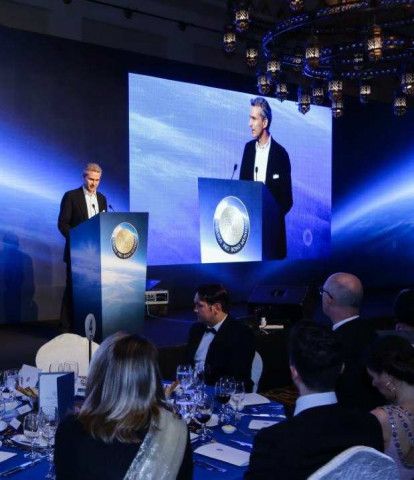 11년 전인 2014년에 제정된 글로벌 시티즌 어워드는 오늘날 인류에게 영향을 미치는 세계적인 난제, 특히 국경을 초월해 발생하며 한 국가가 단독으로 해결하기 어려운 난제를 해소하기 위해 노력한 뛰어난 인물을 기리는 상이다(출처: Henley & Partners 웹페이지)