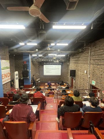 펫로스 증후군 내담자를 위한 상담 기법 교육을 받고 있는 모습