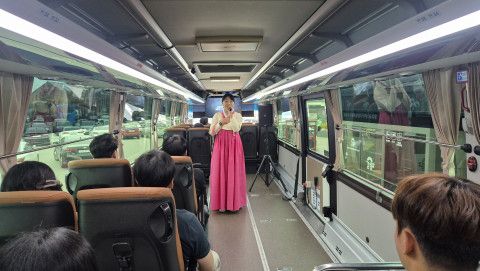 장애인과 비장애인 모두가 함께 즐길 수 있는 당일형 관광 프로그램 ‘무장애 설화 투어버스’가 본격적인 운행을 시작했다