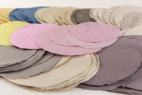 이승철 동덕여대 교수가 주이탈리아 대한민국 대사관(문화원)이 7월 21일부터 개최하는 ‘한지 자연염색 워크숍’에 기술 전승자로 참여해 현지 복원전문가와 대학원생들에게 한지 활용 확산에 나선다