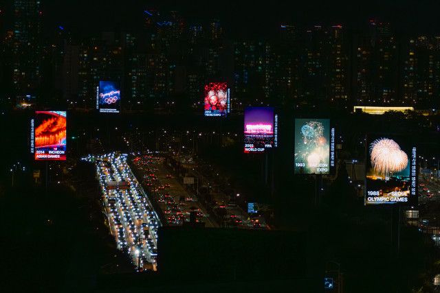 ‘로드블록 여의12’의 ‘대한민국의 영광을 밝혀온 불꽃’ 미디어아트 전경