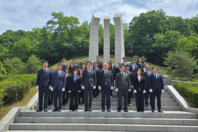 6월 1일(월) 한국보훈복지의료공단 윤종진 이사장 등 주요 임직원들이 호국보훈의 달을 맞아 원주 현충탑에서 참배를 진행했다