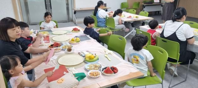 평창군, '과일 푸드아트테라피'로 관내 어린이 편식 예방과 정서 안정 도모 (2)