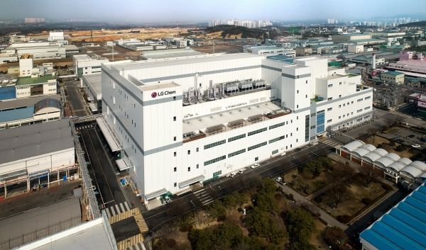 단입자 양극재를 양산하는&nbsp;LG화학 청주공장 모습 /LG화학 제공