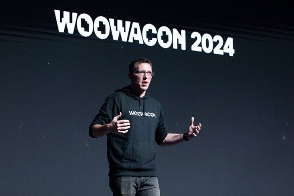 딜리버리히어로 벤자민 만&nbsp;CTO가 오프닝 인사말을 하고 있다.