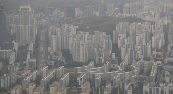 서울 송파구 롯데월드타워 서울스카이에서 바라본 아파트단지 모습.