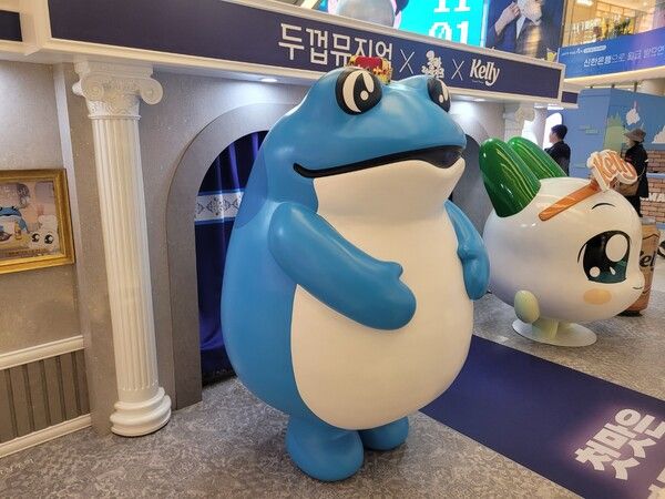 영등포 타임스퀘어에 설치되어 있는 하이트진로 두꺼비 캐릭터 모형&nbsp;ⓒ포인트경제