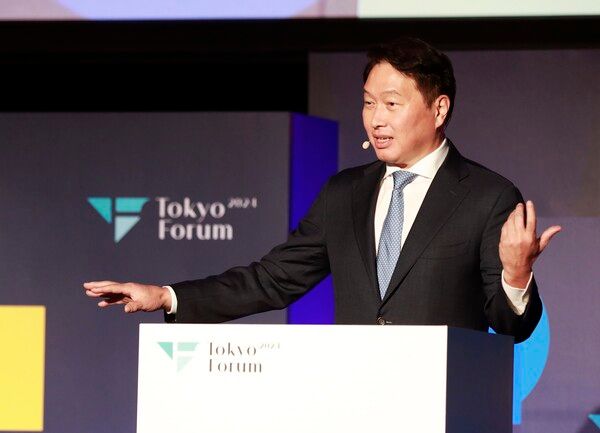 최태원&nbsp;SK그룹&nbsp;회장이&nbsp;22일&nbsp;일본&nbsp;도쿄대에서&nbsp;열린&nbsp;'도쿄포럼&nbsp;2024'에서&nbsp;개회사를&nbsp;하고&nbsp;있다.