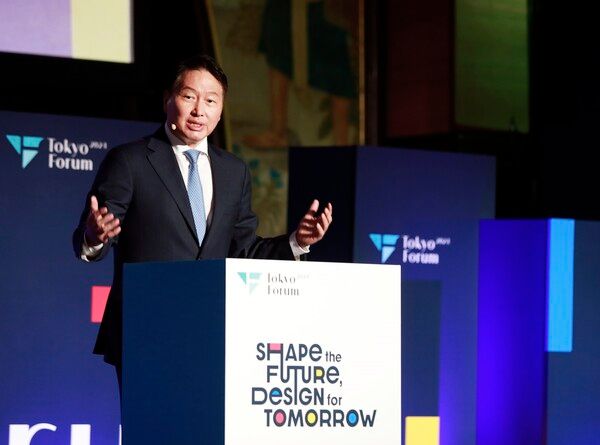 최태원&nbsp;SK그룹&nbsp;회장이&nbsp;22일&nbsp;일본&nbsp;도쿄대에서&nbsp;열린&nbsp;'도쿄포럼&nbsp;2024'에서&nbsp;개회사를&nbsp;하고&nbsp;있다.