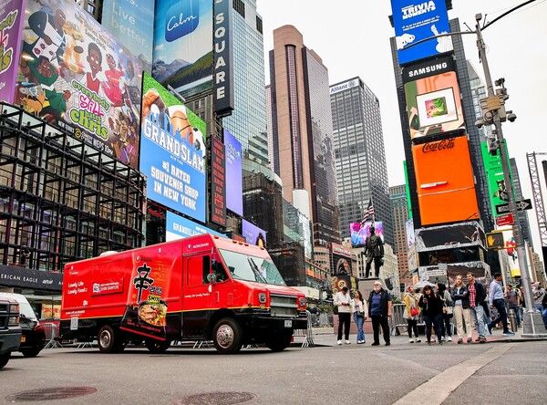 농심 신라면 푸드트럭이 뉴욕 주요 명소를 방문하고 있다. /농심 제공