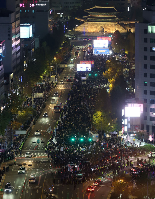 9일 서울 세종대로에서 더불어민주당이 주최한 제2차 김건희 윤석열 국정농단 규탄·특검 촉구 국민행동의 날! 진행되고 있다.