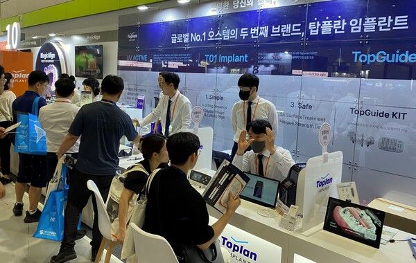 오스템임플란트는 지난달 말 이사회를 열고 임플란트 개발·제조 자회사인 탑플란 합병안을 승인했다.