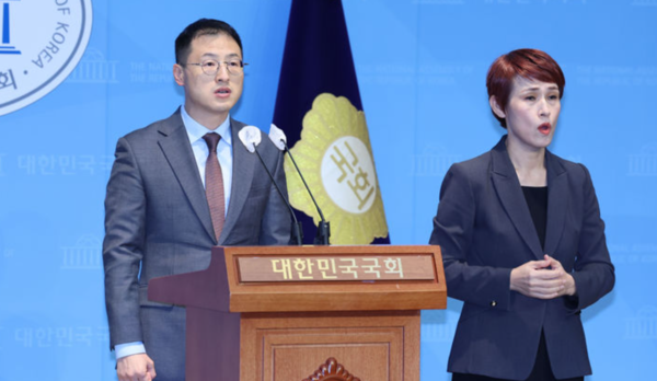 김상욱 국민의힘 의원이 지난 10일 오전 서울 여의도 국회 소통관에서 기자회견을 열고 윤석열 대통령의 사죄와 즉시 하야를 촉구하고 있다. /사진=뉴시스