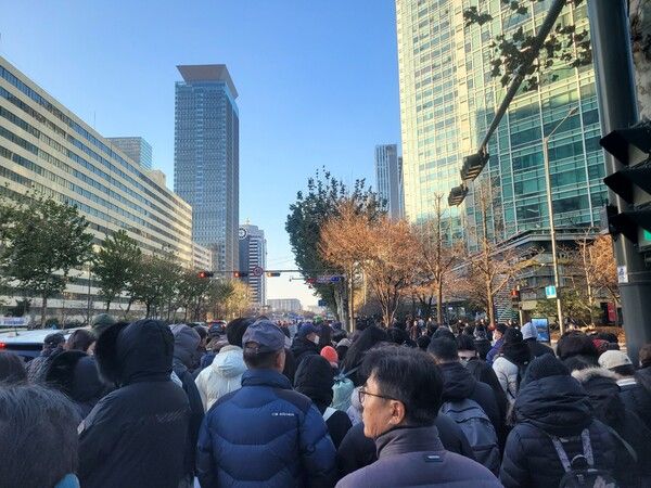 국회로 향하고 있는 시민들.