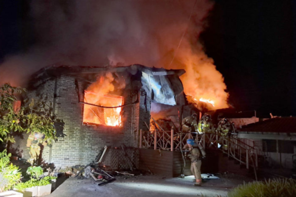 지난 9월&nbsp;전남 구례군 광의면 주택에서 불이나 소방당국이 진화작업을 벌이고 있다. /사진=구례소방서