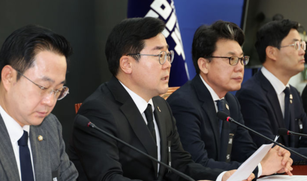 박찬대 더불어민주당 원내대표가 31일 오전 서울 여의도 국회에서 열린 원내대책회의에서 발언하고 있다. /사진=뉴시스