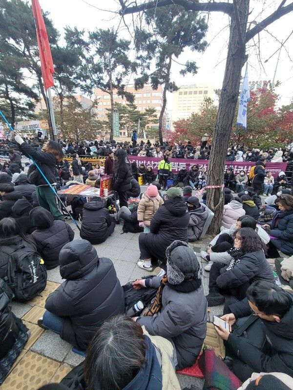 7일 국회 앞 촛불집회에 모인 많은 시민들&nbsp;ⓒ포인트경제