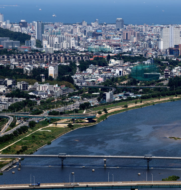 경북 경주시 강동면 형산에서 바라본 포항 영일만 앞바다 수평선 / 출처 - 뉴시스 (포인트경제)