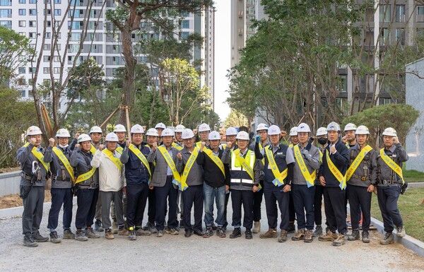 4일, HDC현대산업개발은 여름철 온열질환 사고 예방을 위해 경영진 주관 특별안전점검을 진행했다.
