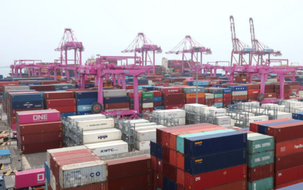 지난 11일 인천 연수구 인천신항 컨테이너 터미널에 컨테이너가 쌓여 있다. /사진=뉴시스 (포인트경제)