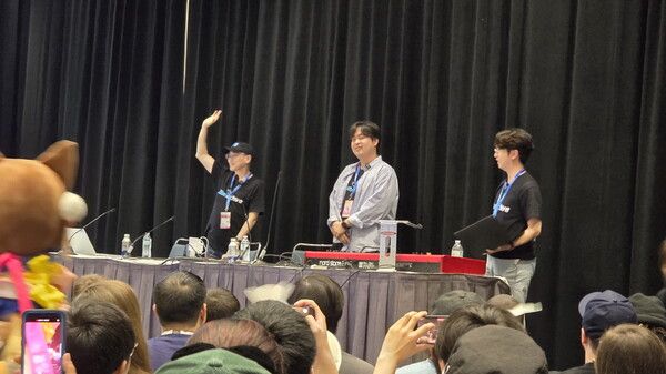 넥슨 패널 토크 현장. 좌측부터 넥슨게임즈 김용하 총괄 PD, 김국기 아트 디렉터, 작곡가 미츠키요