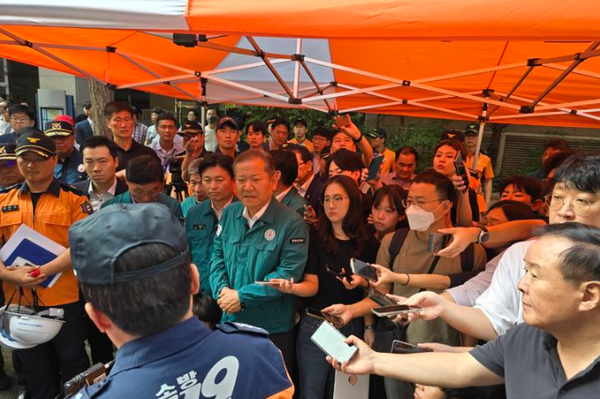 (사진) 부천 호텔 화재 현장을 찾은 이상민 행안부 장관 / 출처-뉴시스 (포인트경제)